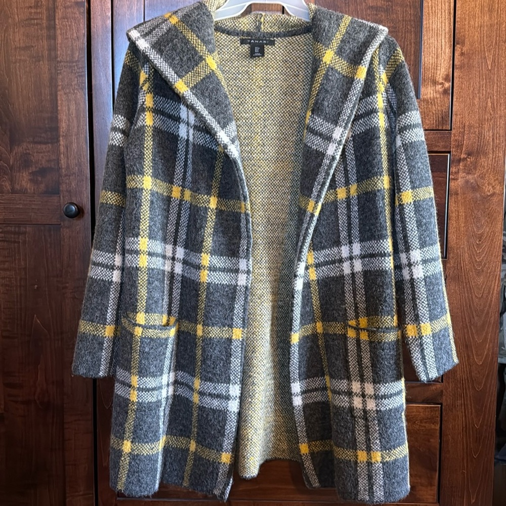 Tahari hooded sweater jacket